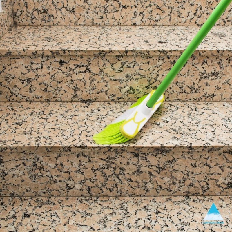 Limpieza de escaleras en comunidades de vecinos